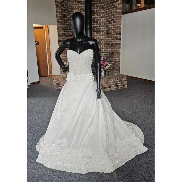 La Sposa | Dresses | La Sposa Wedding Gown | Poshmark